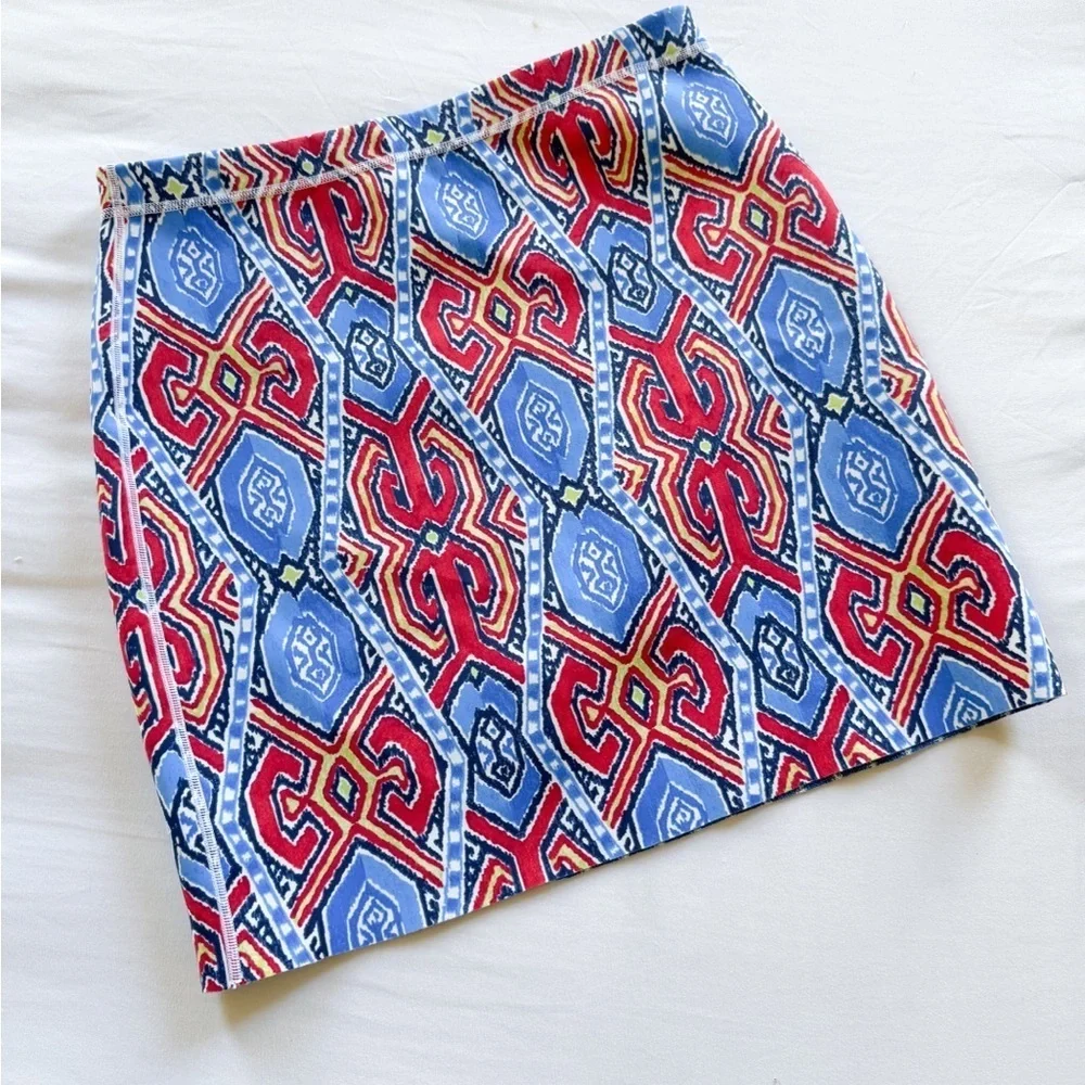 J. McLaughlin Halle Reversible Skirt Size M  Red Blue Geo Scuba (J)